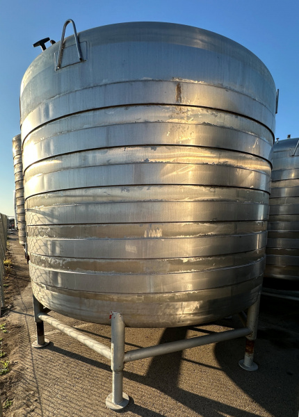 5.000 gallon vertical stainless steel tank